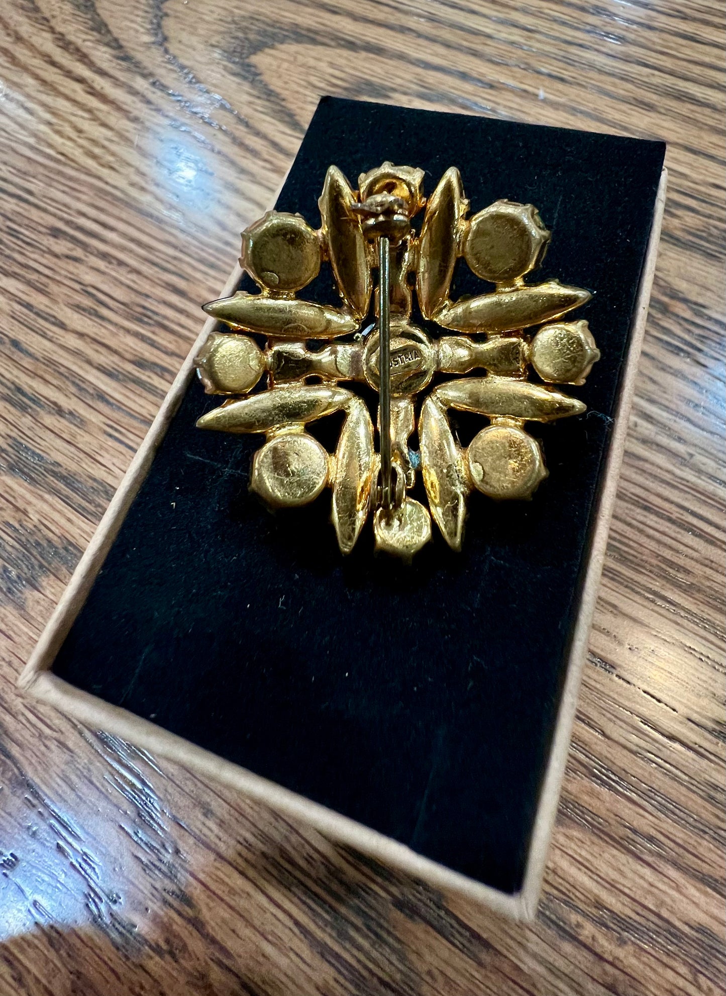 Uranium brooch